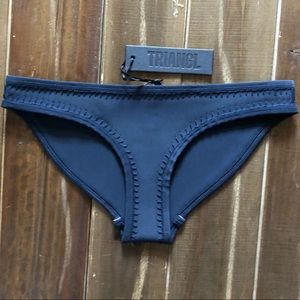 NWT Auth Triangl Navy Crochet